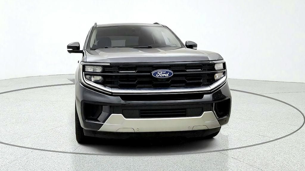 Used 2025 Ford Expedition Max Platinum w/ Platinum Ultimate Package AWD/4WD image 2