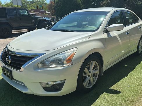 Used 2015 Nissan Altima 2.5 SV FWD image 3