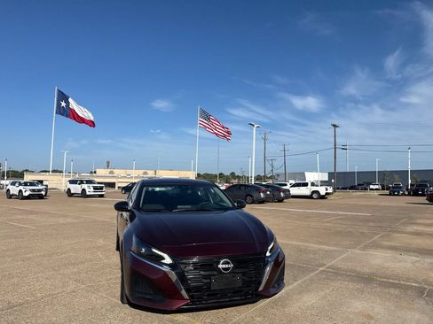 Certified 2025 Nissan Altima 2.5 SV FWD image 4