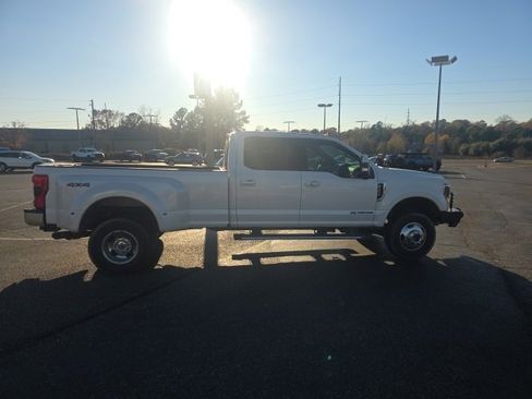 Used 2019 Ford F350 Lariat w/ Lariat Ultimate Package image 2
