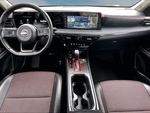 Certified 2025 Nissan Kicks SR FWD image 7