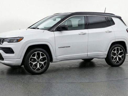 Used 2025 Jeep Compass Limited AWD/4WD image 3