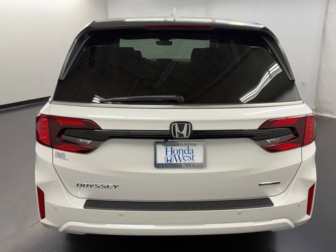 New 2026 Honda Odyssey Touring image 10