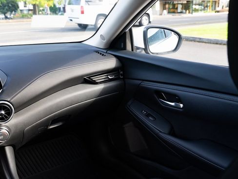 New 2025 Nissan Sentra SV w/ Trunk Package image 10