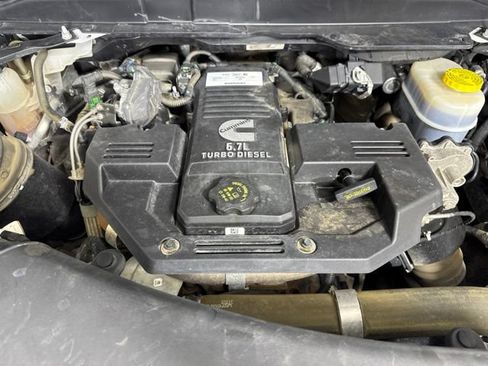 Used 2022 RAM 3500 Laramie AWD/4WD image 9