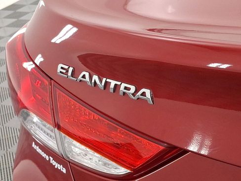 Used 2012 Hyundai Elantra Limited image 24