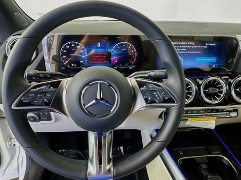 New 2025 Mercedes-Benz GLA 250 image 11