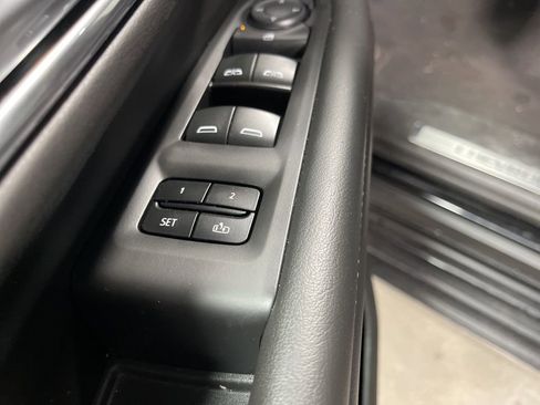 Used 2024 Chevrolet Suburban LT image 25