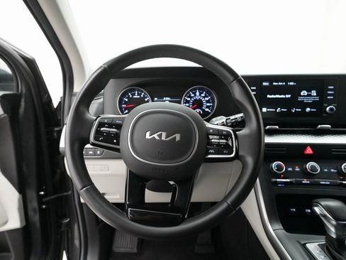 Certified 2024 Kia Carnival LX image 4