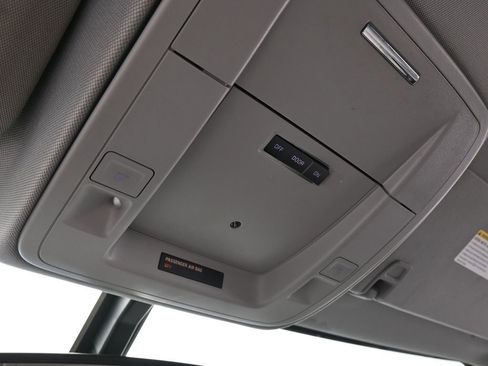 Used 2018 Chevrolet Silverado 1500 Custom w/ Custom Value Package image 19