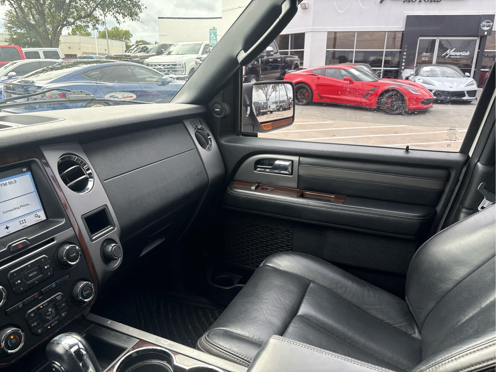 Used 2017 Ford Expedition Platinum AWD/4WD image 13
