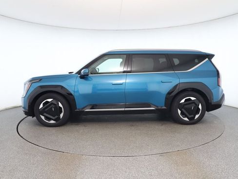 Used 2024 Kia EV9 Land image 2
