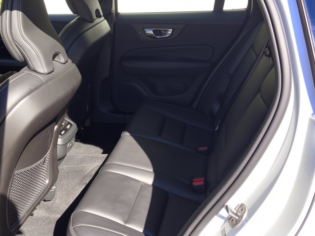 Certified 2025 Volvo V60 B5 Cross Country Ultra AWD/4WD image 25