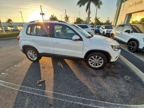 Used 2018 Volkswagen Tiguan Limited w/ Premium Package image 2