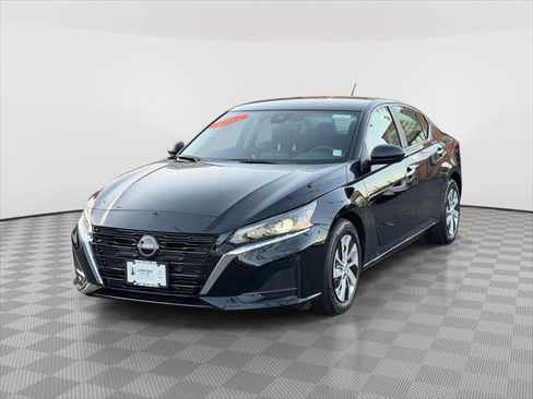 Used 2025 Nissan Altima 2.5 S image 3
