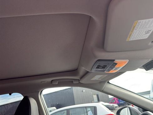 Used 2023 Nissan Rogue SL w/ SL Premium Package image 9