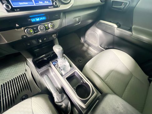 Used 2022 Toyota Tacoma SR5 RWD image 25