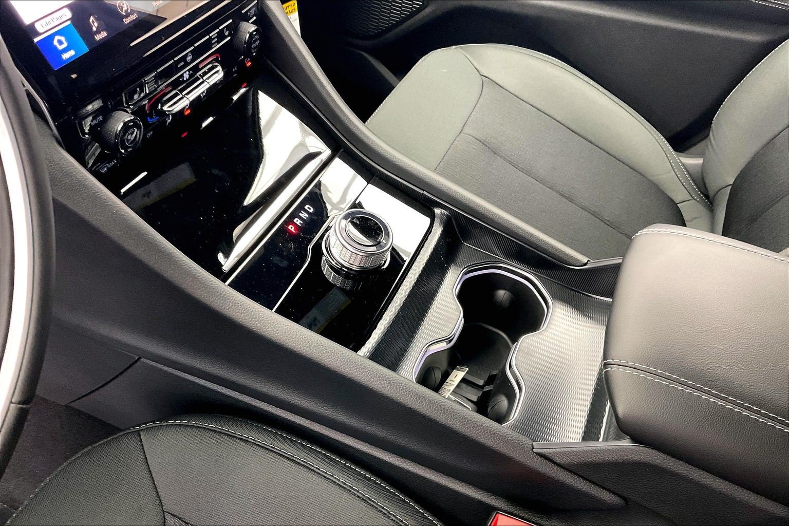 New 2027 Jeep Grand Cherokee Laredo X AWD/4WD image 8