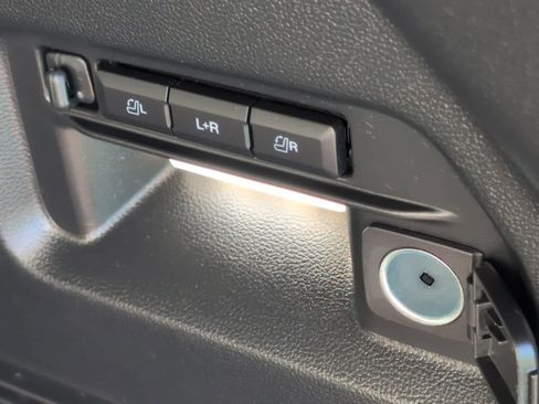 Used 2023 Ford Explorer Limited w/ Limited Technology Package image 13