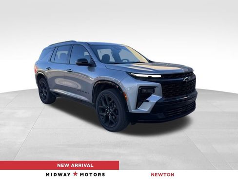 Used 2024 Chevrolet Traverse RS image 1