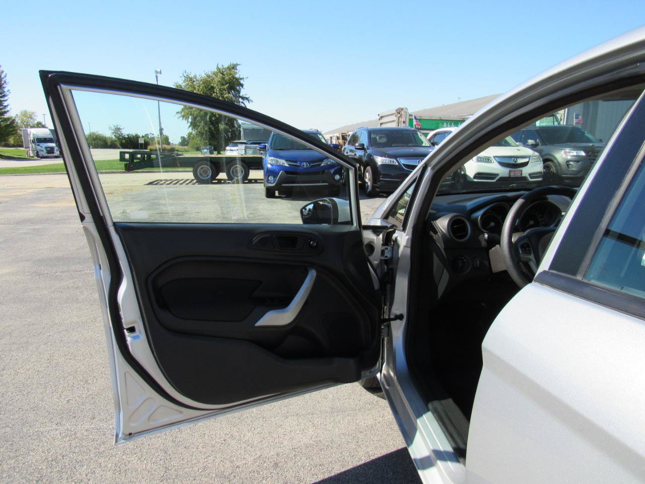 Used 2012 Ford Fiesta SE FWD image 11