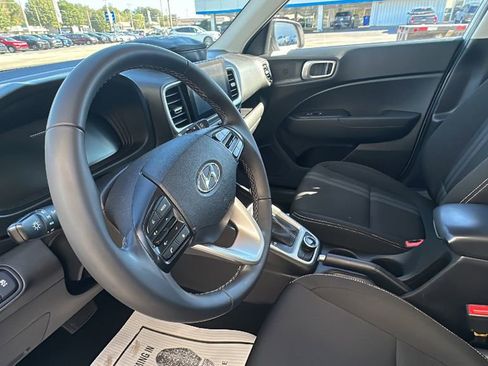 Used 2024 Hyundai Venue SEL image 12