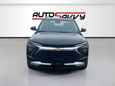 Used 2024 Chevrolet TrailBlazer LT w/ LT Cold Weather Package image 2