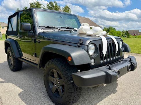 Used 2017 Jeep Wrangler Sport AWD/4WD image 3
