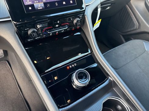 New 2025 Jeep Grand Cherokee Altitude image 29