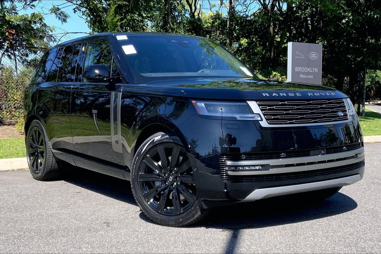 New 2027 Land Rover Range Rover SE AWD/4WD image 2
