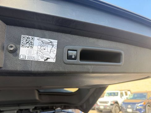 Used 2024 Toyota Sienna XLE FWD image 19