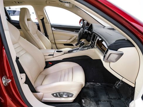 Used 2016 Porsche Panamera Turbo image 34