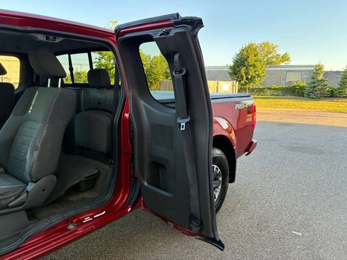 Used 2014 Nissan Frontier PRO-4X AWD/4WD image 8