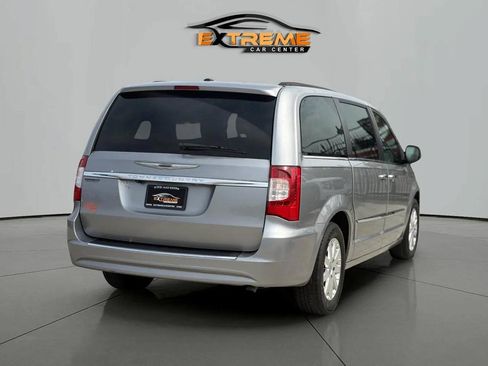 Used 2016 Chrysler Town & Country Touring w/ Driver Convenience Group FWD image 7