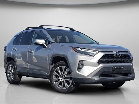 Used 2022 Toyota RAV4 XLE Premium AWD/4WD image 2