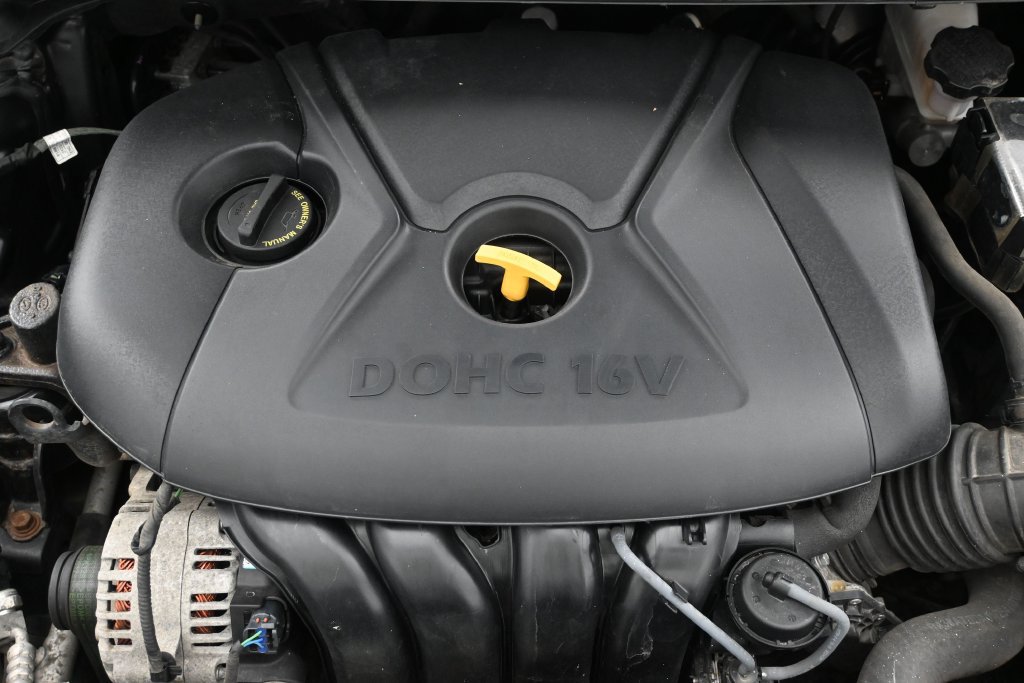 Used 2014 Hyundai Elantra SE w/ Option Group 02 FWD image 29