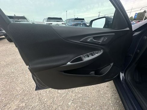 Used 2025 Chevrolet Malibu RS FWD image 24