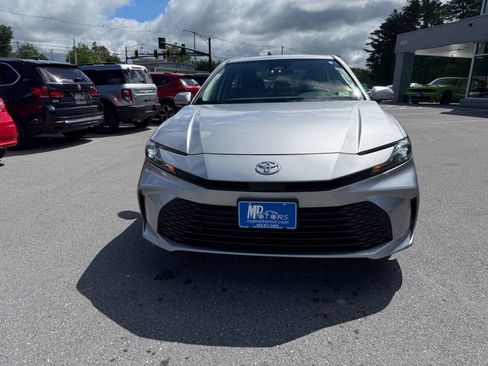 Used 2025 Toyota Camry LE AWD/4WD image 3