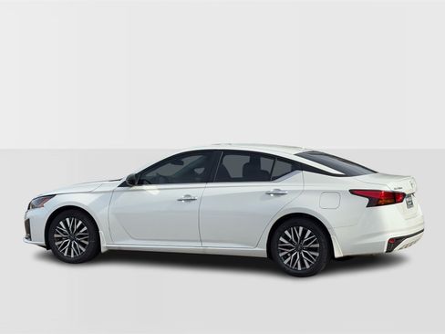 New 2025 Nissan Altima 2.5 SV image 3