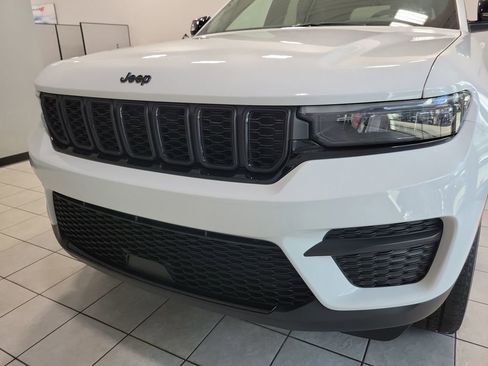 Used 2023 Jeep Grand Cherokee Altitude image 22