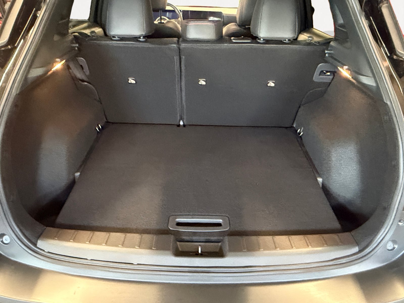Used 2026 Nissan Kicks SR FWD image 14