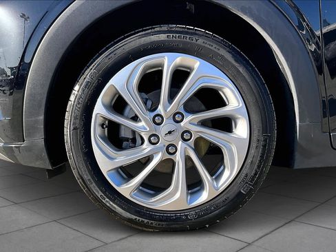 Used 2023 Chevrolet Bolt EUV LT w/ Comfort Package image 11