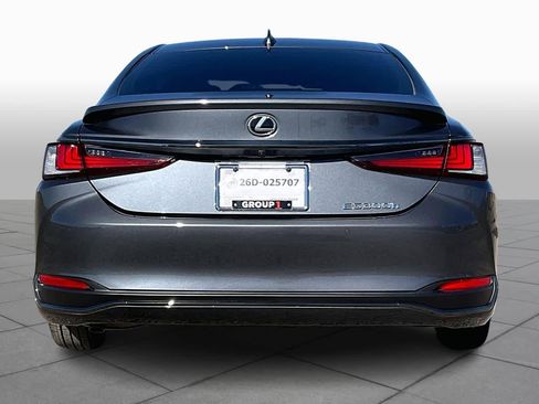 Used 2024 Lexus ES 300h F Sport image 5