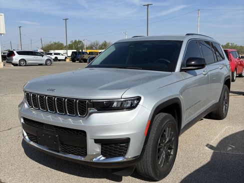 Used 2024 Jeep Grand Cherokee L Laredo image 1