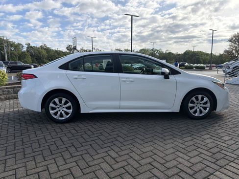 Used 2024 Toyota Corolla LE FWD image 6