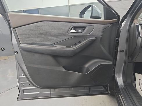 Used 2023 Nissan Rogue SV image 24