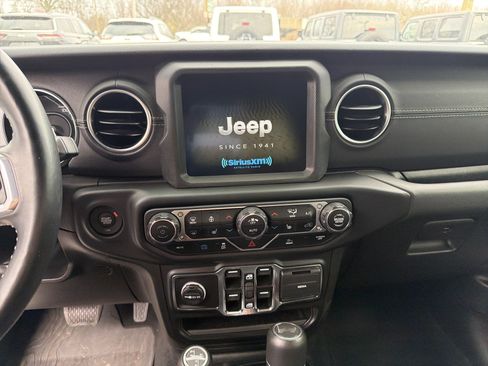 Used 2023 Jeep Wrangler Unlimited Sahara w/ Cold Weather Group AWD/4WD image 22