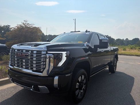 Used 2025 GMC Sierra 2500 Denali w/ Denali Reserve Package AWD/4WD image 2