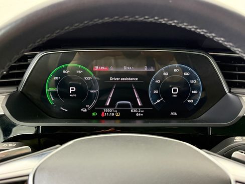 Used 2022 Audi e-tron Premium image 21