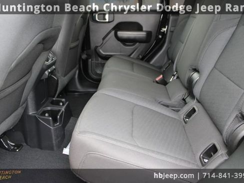 Used 2022 Jeep Gladiator Willys image 42